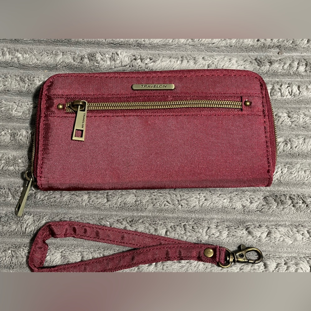 TRAVELON Wallet RFID Safe ID Blocking Red Wristlet